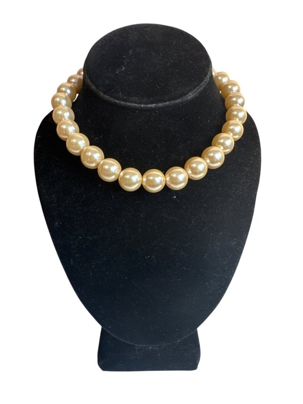 Vintage Gold-Tone Faux Pearl Necklace Shell Charm Secure Clasp. Elegant Classic